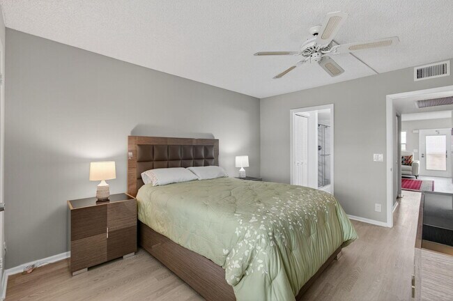 Building Photo - 4003 Wolverton E