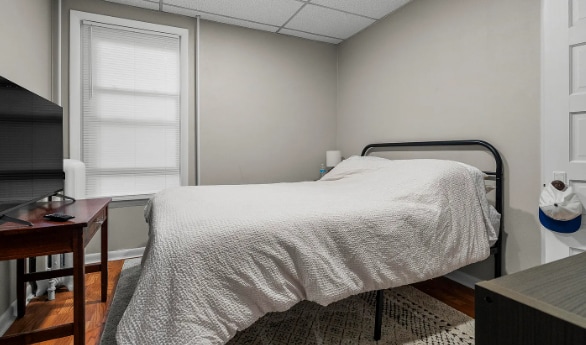 Building Photo - 41 Burbank St