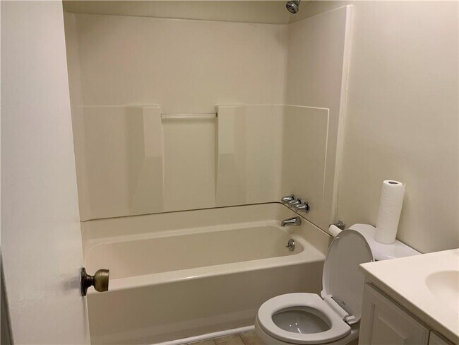 Building Photo - 4167 Oak Ferry Dr NE