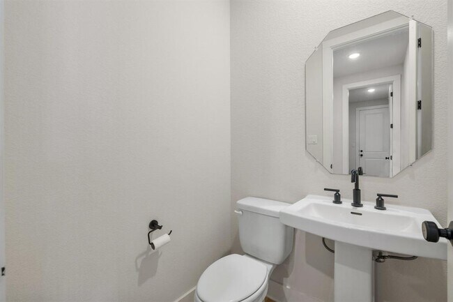 Building Photo - 957 Arrowhead Ranch Blvd