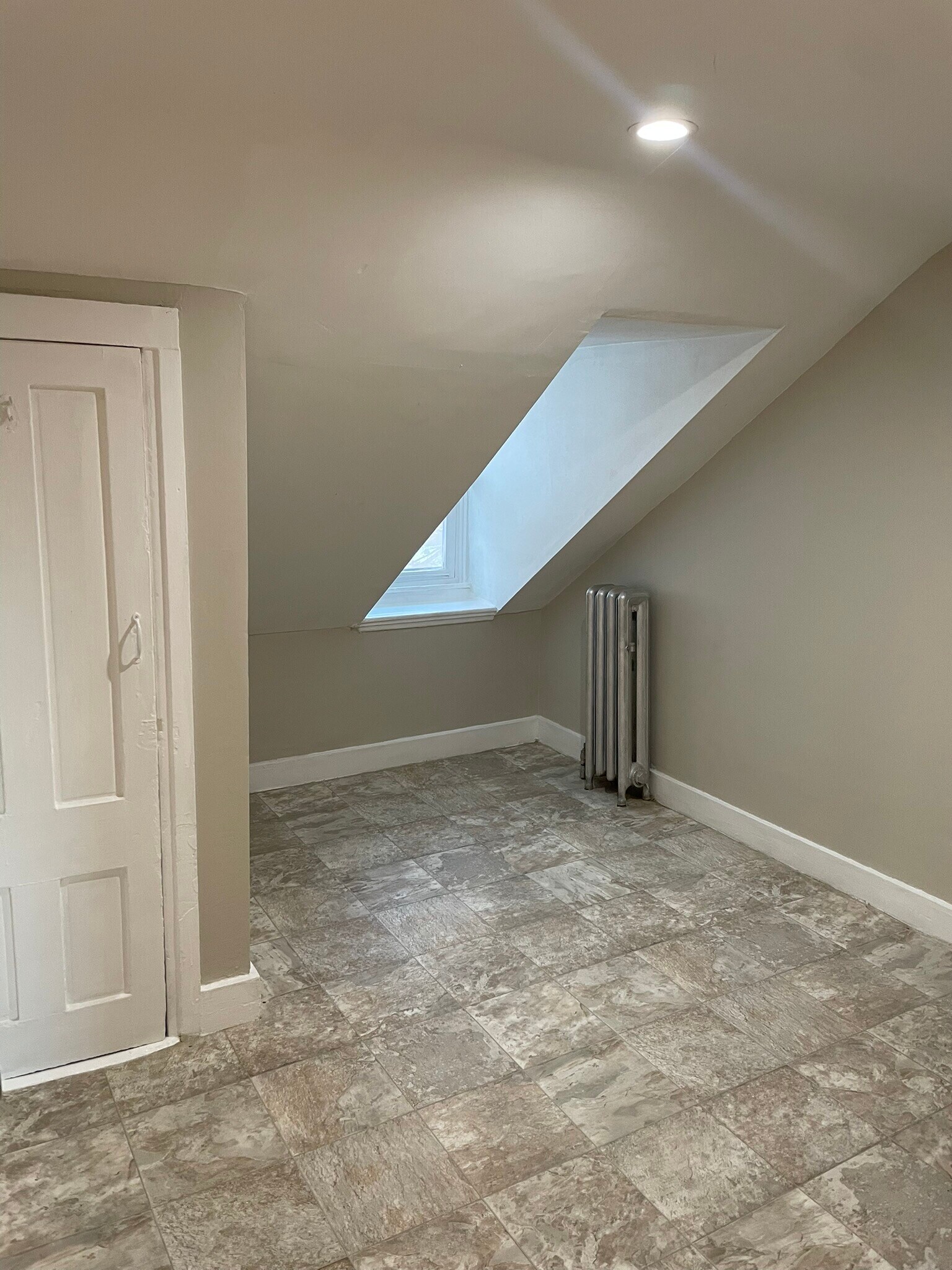 Building Photo - 24 Crown St