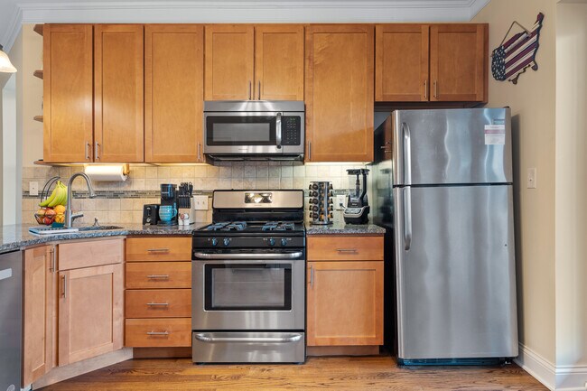 Building Photo - 2117 W Irving Park Rd