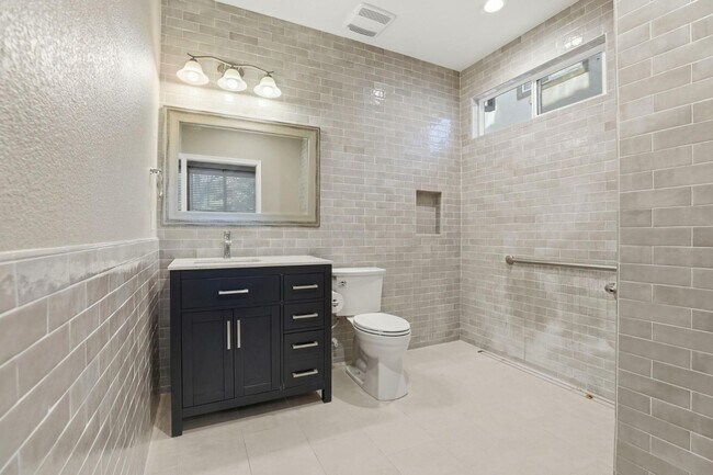 Building Photo - 1818 Tarragon Dr