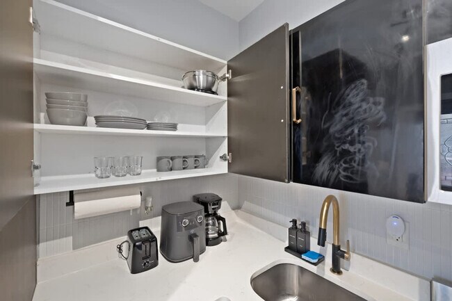 Building Photo - 340 Palisade Ave