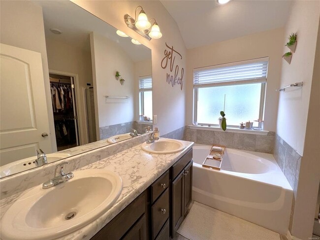 Building Photo - 467 Buena Vista Wy