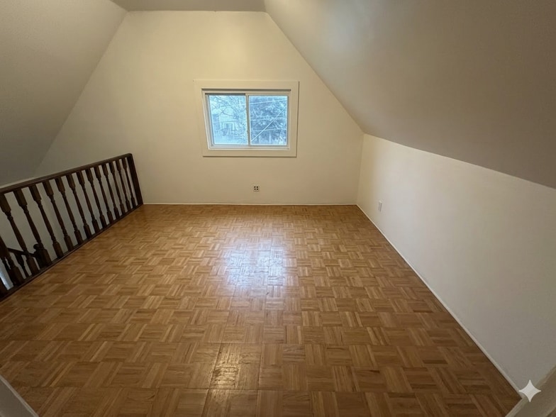 Den - 3330 N Drake Ave