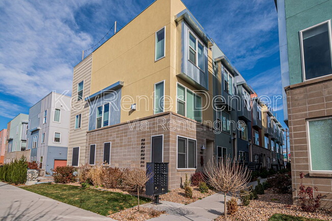 Building Photo - 848 Kalamath St