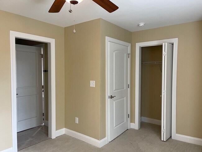 Building Photo - 608 S 39th St