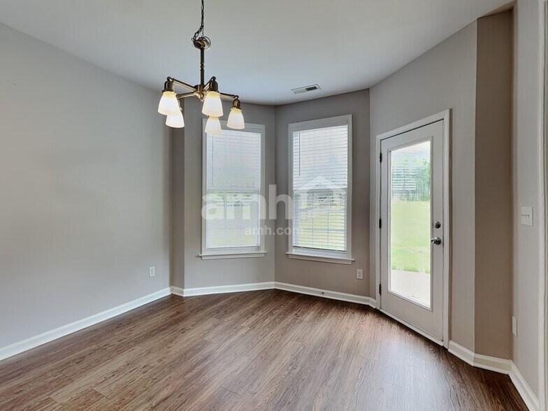 Building Photo - 321 Collinsworth Dr