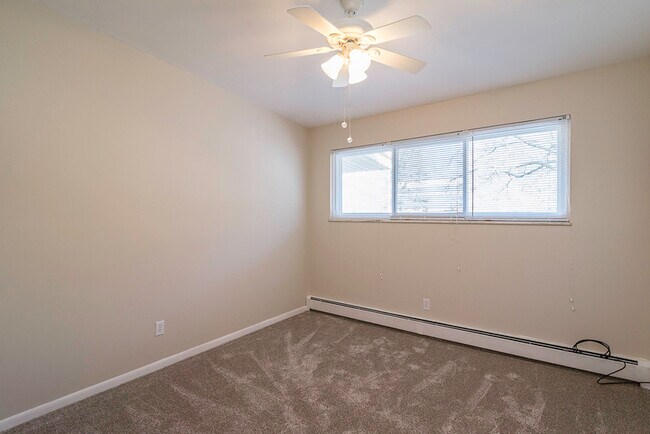 Building Photo - 522 Bemidji Ct