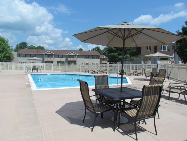 Pool - Springbrook Apartments