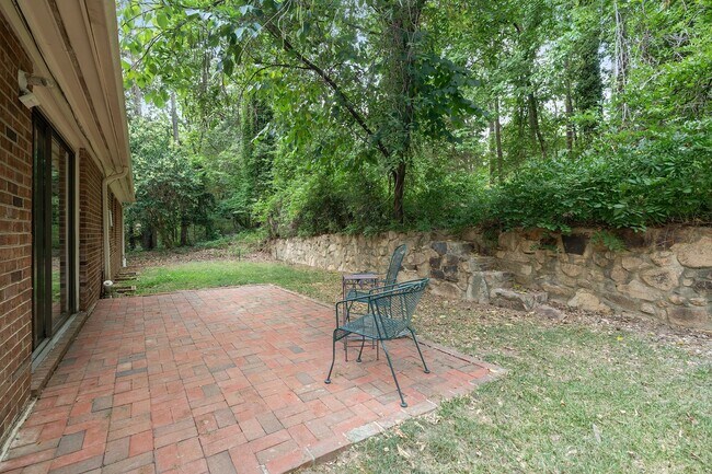 Building Photo - Chapel Hill Ranch Lakeshore community