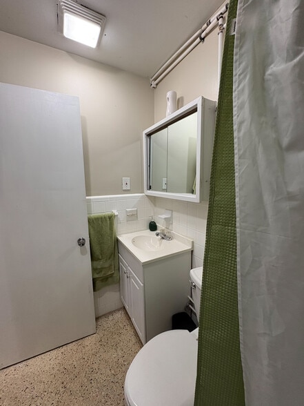 Building Photo - 1211 Friendship Ave