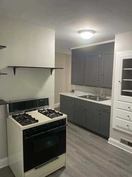 Primary Photo - 1360 S Arch Ave