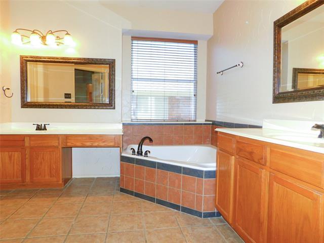 Building Photo - 2724 Hereford Rd