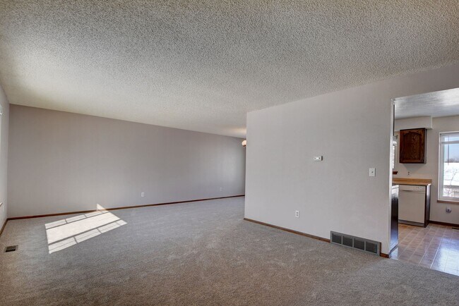 Building Photo - 4 bedroom, 3 bath home with 2 car garage