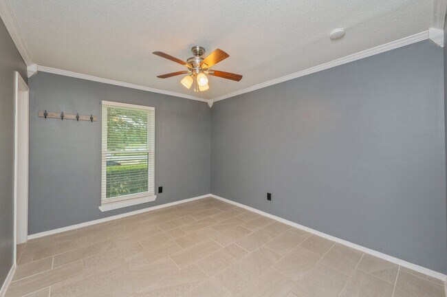 Building Photo - Completely Renovated Home in Niceville!