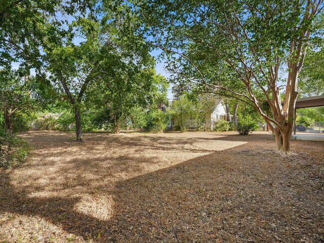 Building Photo - 8010 Camden Dr