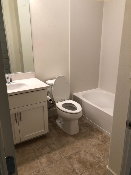 Room bath - 447 McCall Ln