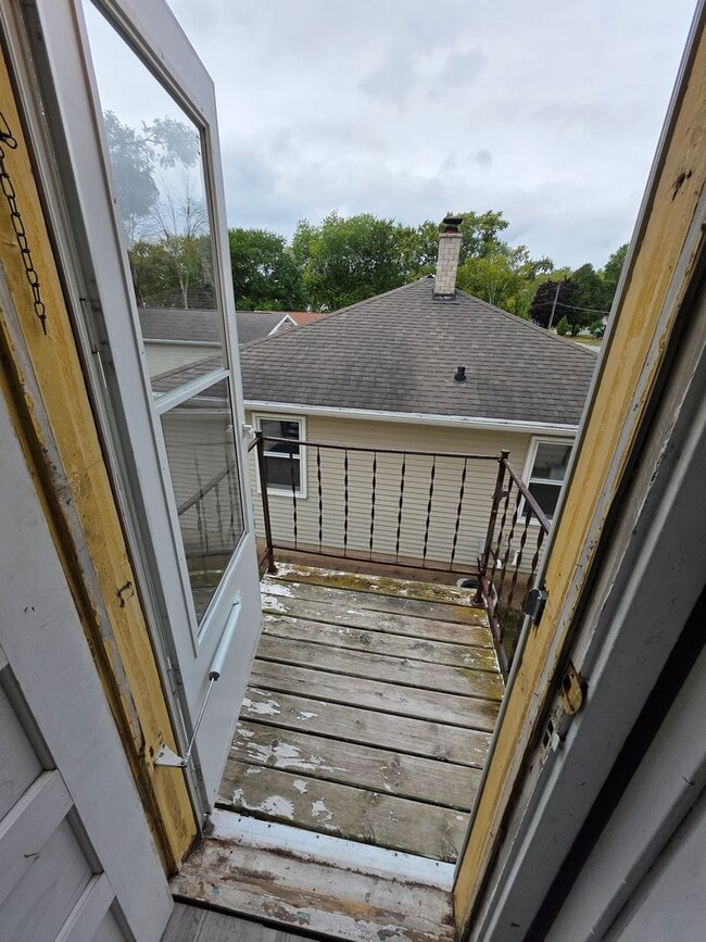 Building Photo - 1636 Edison St