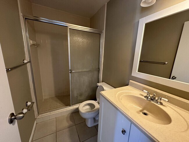 Building Photo - 2735 SW 35th Pl