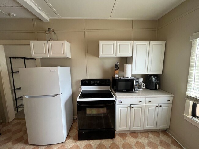 Building Photo - Furnished Downtown Mid Term Rental near East Hill