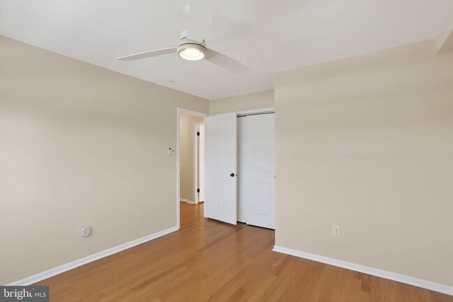 Building Photo - 215 Haddonfield Cmns