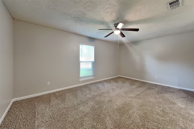 Building Photo - 14227 Bella Dr