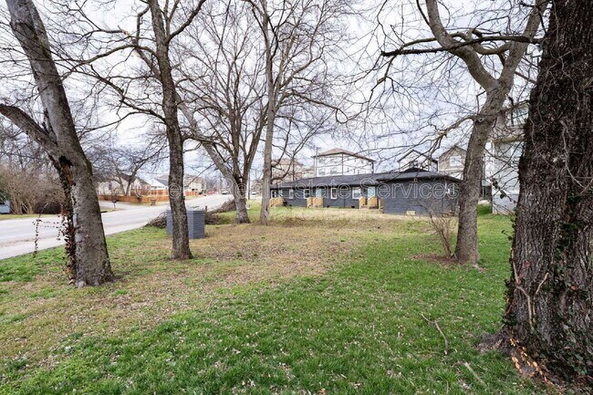 Building Photo - 922 Morrow Rd