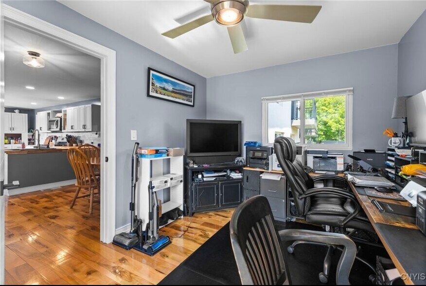 Building Photo - 10030 Hillside Ter