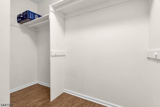 Building Photo - 19 Delavan Ct