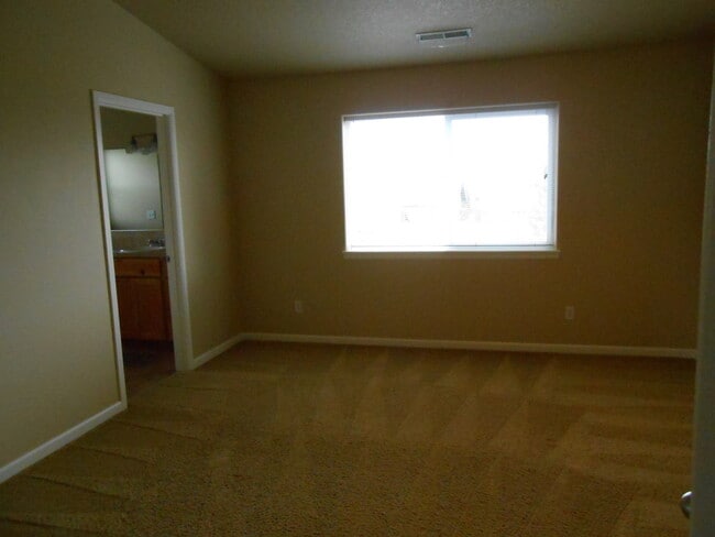 Building Photo - VIDEOTOUR: Stunning Home with Lots of Spac...