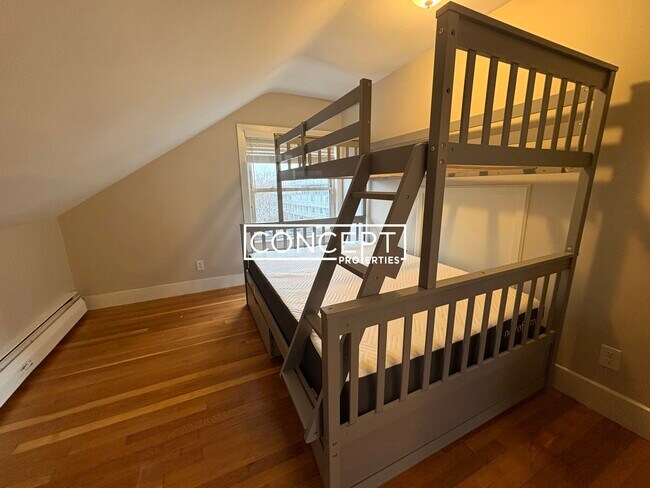 Building Photo - 220 Banks St