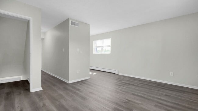 Building Photo - 2405 Belcher Dr