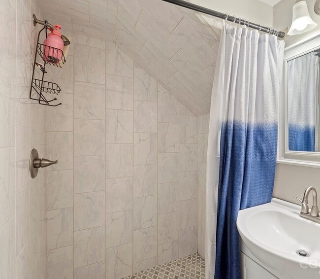 Building Photo - 1914 Bonnie Ln