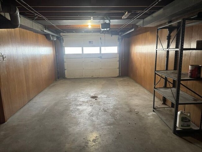 Building Photo - ***6 OR 12 MONTH  LEASE OPTIONS***4BR 2BA Home w/ Central Air • Porch • Great Location in Indepen...