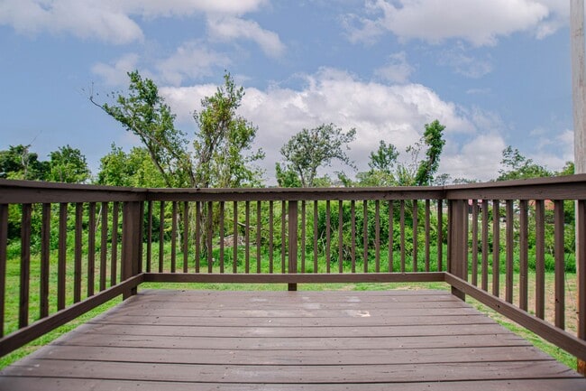 Building Photo - Pet Friendly Two Bedroom!