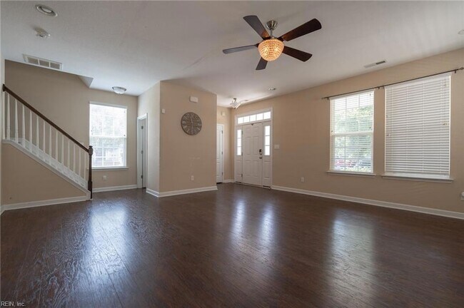 Building Photo - 302 Milton Ct