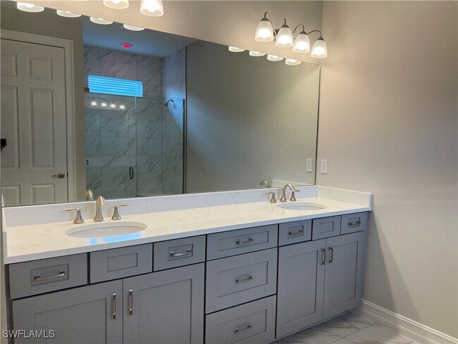Building Photo - 393 Deauville Lp