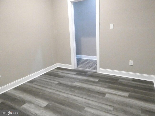 Building Photo - 328 N 52nd St