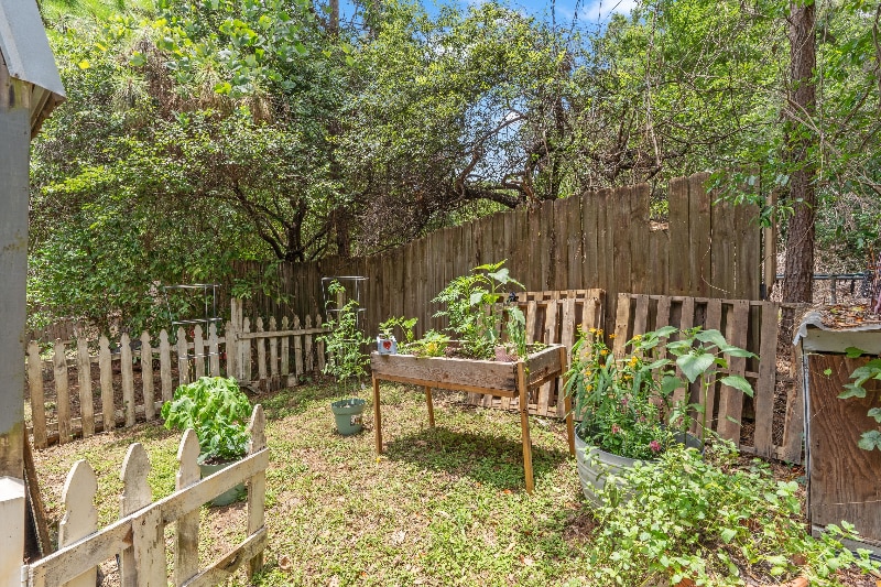 Building Photo - 624 W 7th Ave