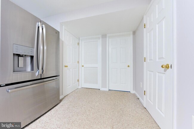 Building Photo - 685 Springhouse Square SE