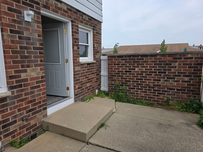 Building Photo - 336 Lilac Ln