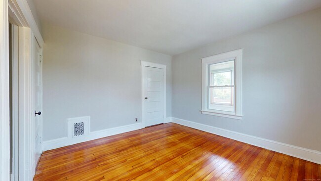 Building Photo - 909 New Britain Ave