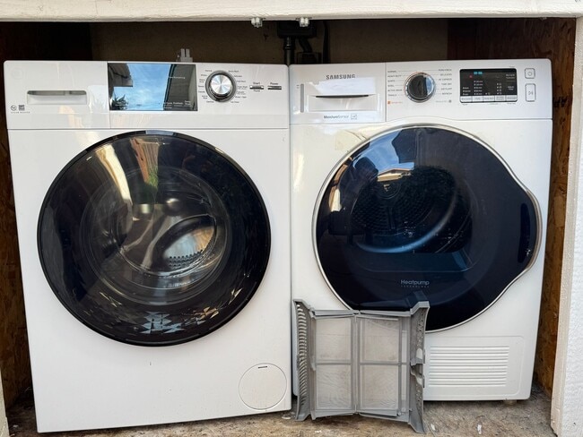 Building Photo - Welcome to this charming 1-bedroom, 1-bath...