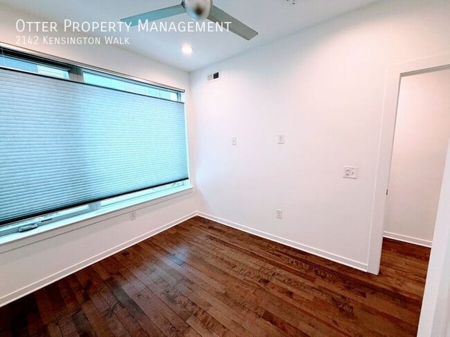 Building Photo - 2142 Kensington Walk