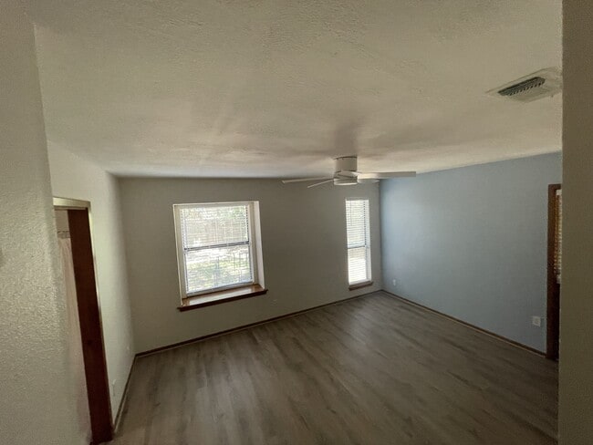 Building Photo - 1214 Timber Bay