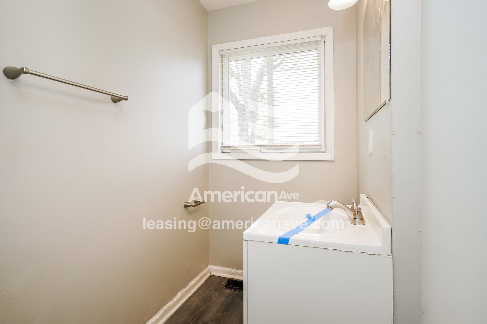 Building Photo - 3125 Hart Dr