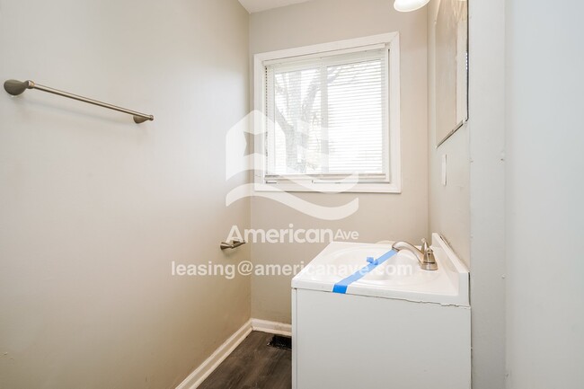 Building Photo - 3125 Hart Dr