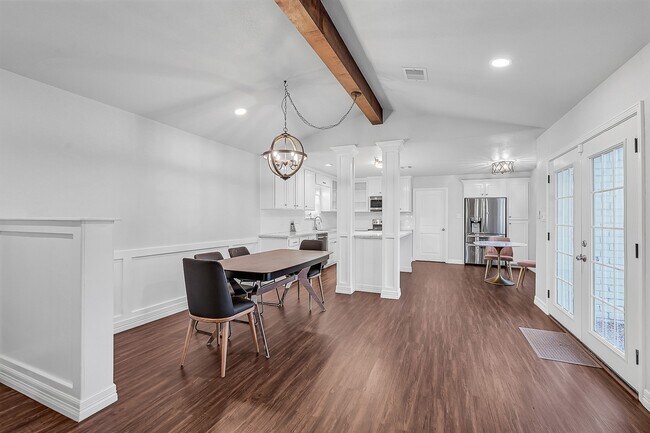 Building Photo - 10822 Bob White Dr